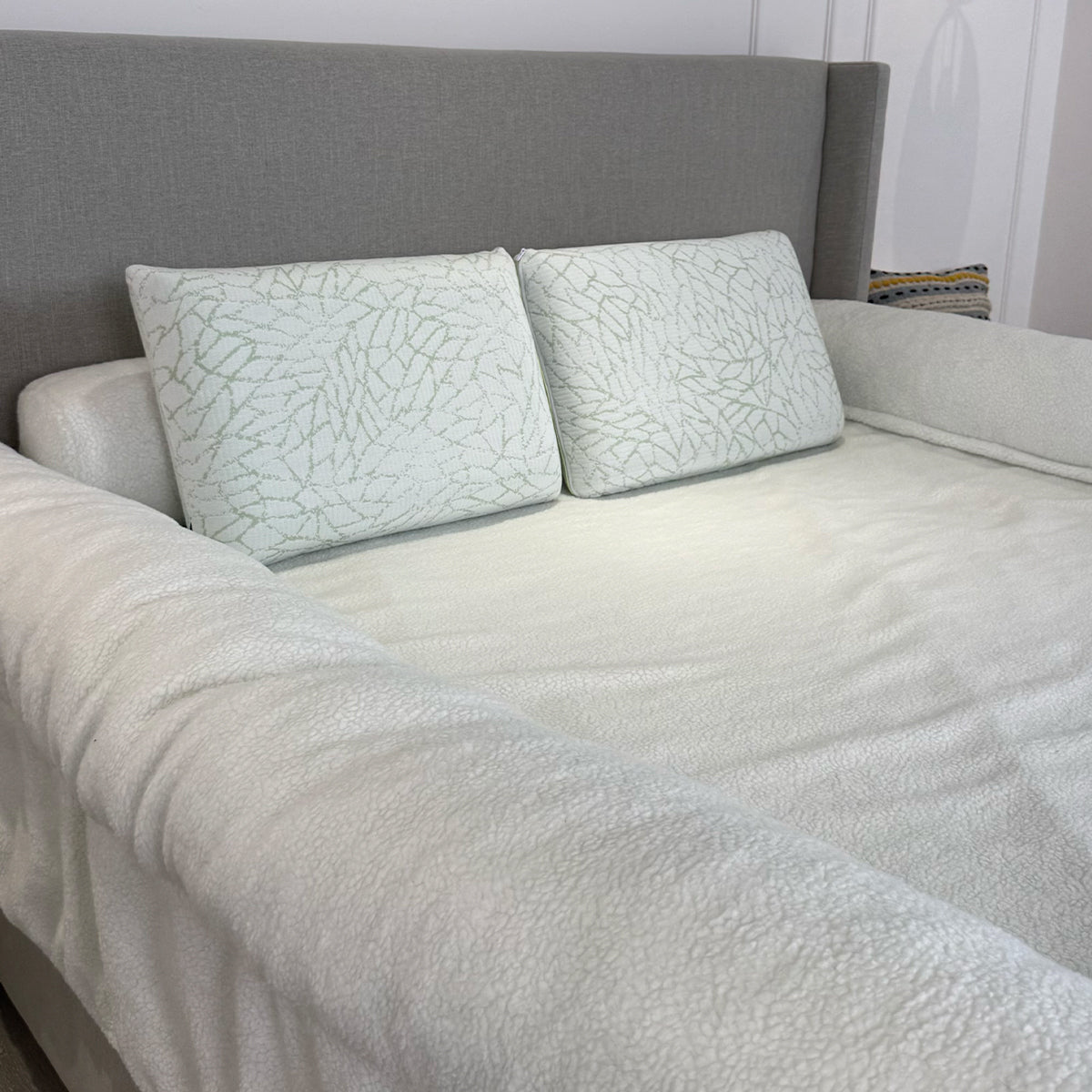 The SherpaNest™ Bordered Bed Sheet