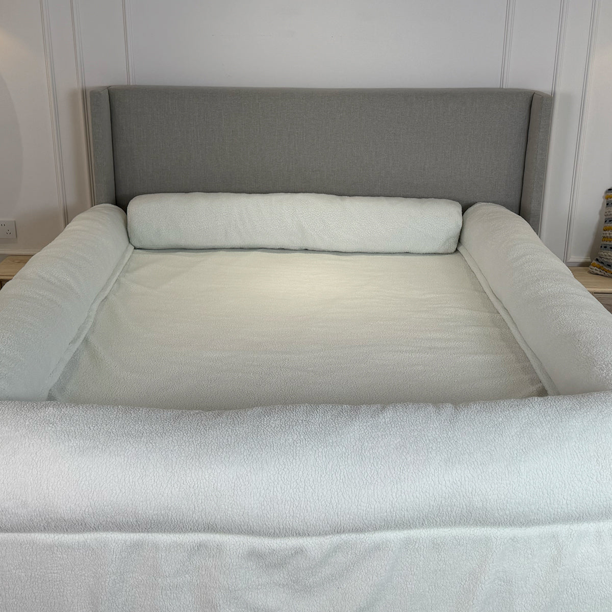 The SherpaNest™  Bordered Bed Sheet